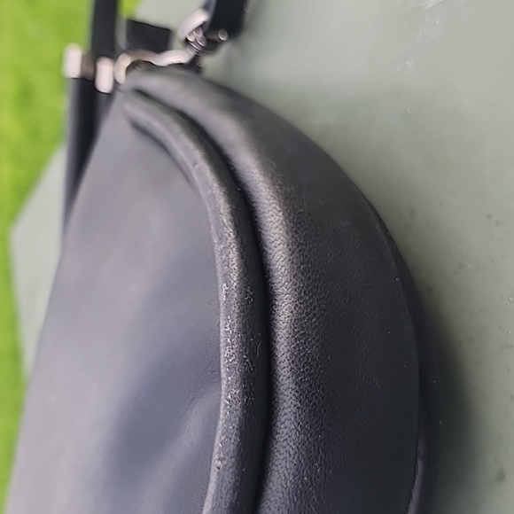 Vincent Camuto The Basha Black Leather Crossbody/ Shoulder Bag - Picture 7 of 15